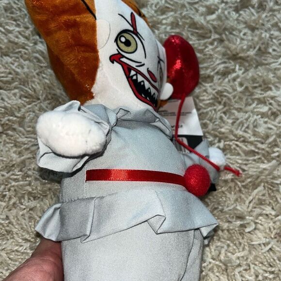 Gemmy PENNYWISE ‘IT’ Chapter 2  11.5" Animated  Musical Plush Waddler (2021) New - Picture 9 of 9